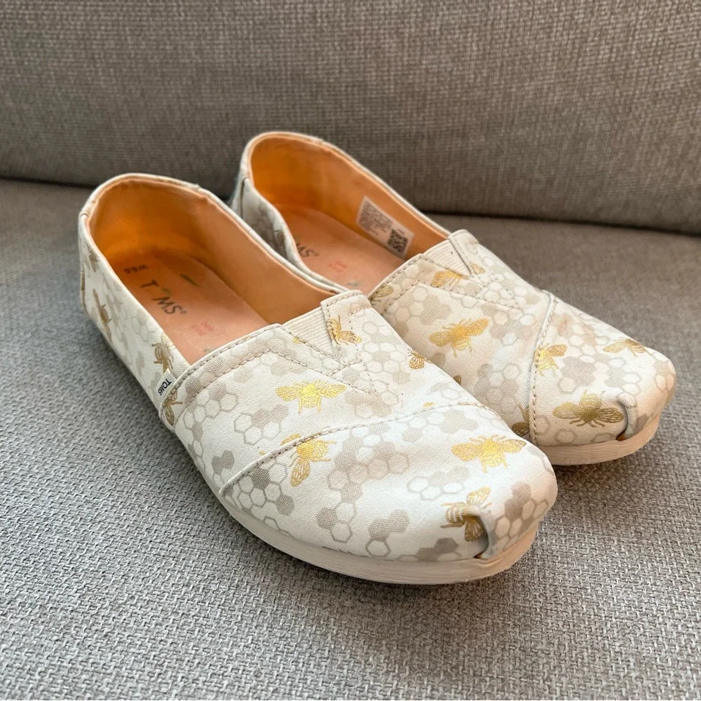 TOMS Alpargata Cream and Gold Bumble Bee Honeycomb Casual Canvas Flats Size 6.5